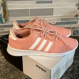 Adidas Women's QT Racer size 9 1/2